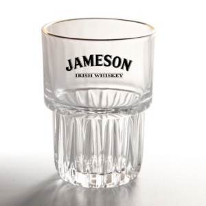 Vaso de vidrio con la marca Jameson