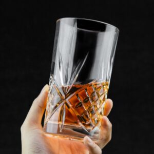 Vasos de whisky de cristal elegantes